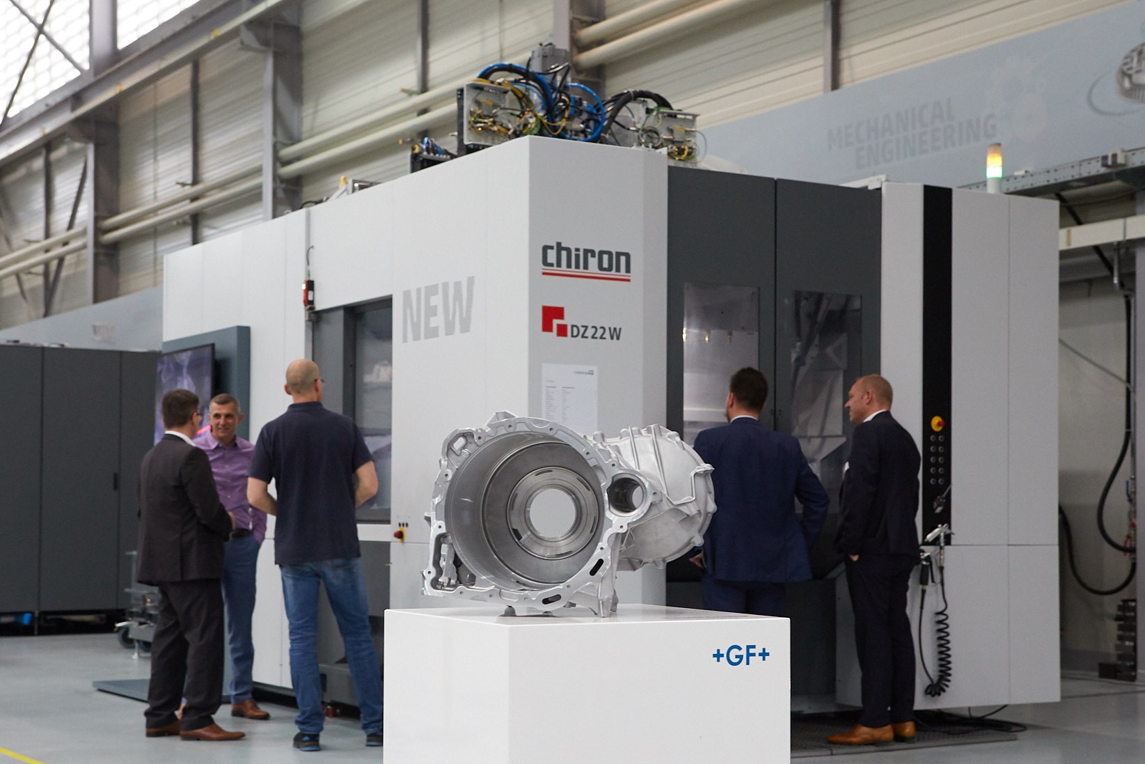 600, 800 or 1,200 mm: With their spindle distances, the new CHIRON 22, 25 and 28 Series are predestined for the efficient machining of large-volume components from the automotive and aerospace industries.