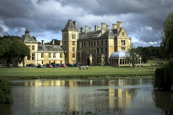 Das Charlecote Park Herrenhaus, in dessen Park der junge William Shakespeare Kaninchen gewildert haben soll © National Trust Images/John Millar 