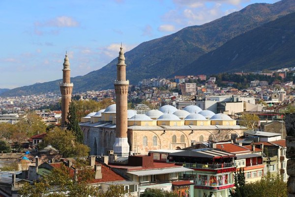  Ulu Cami: This mosque marks the starting point of the large bazaar which stretches out over several streets. Bursa is particularly renowned for its silks. 