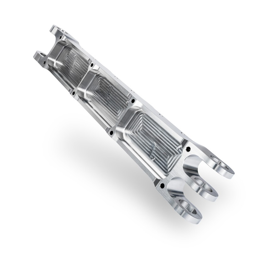 Wie stabil und dynamisch die FZ 19 S five axis fräst? Das demonstriert die CHIRON Group beim Bearbeiten einer Titanstrebe für ein Bugfahrwerk. 
