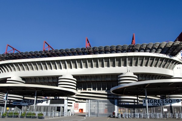 Stadio Giuseppe Meazza: Das legendäre San Siro ist die Heimat zweier Fußballgiganten –der Rossoneri des AC Milan und der Nerazzurri von Inter Mailand. Das »Derby della Madonnina« zählt zu den traditionsreichsten Stadtduellen Europas. 