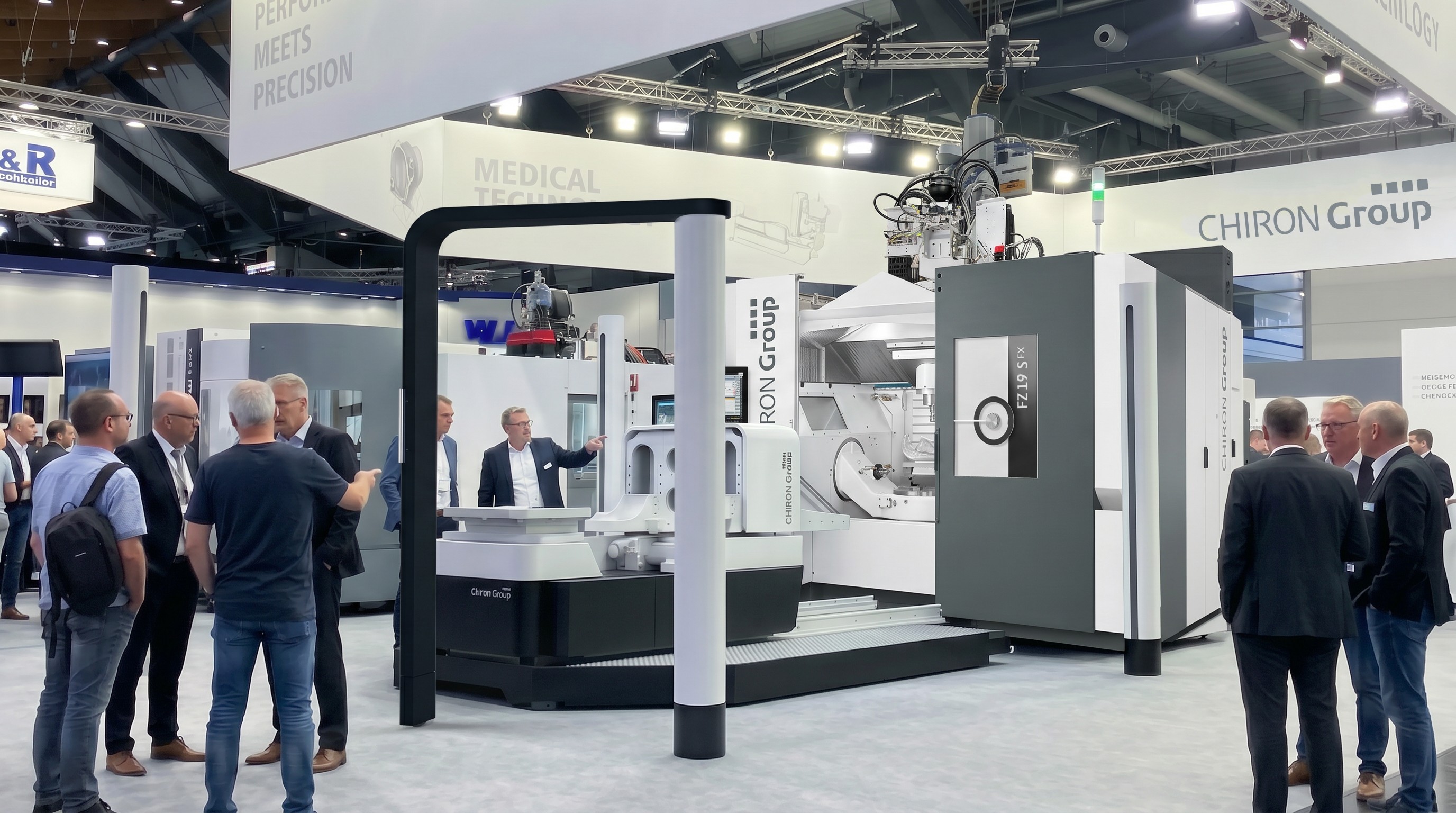 The FZ 19 S five axis with new, freely accessible 1:1 pallet changer. Designed for long autonomous machine runtimes when machining large and complex components such as those used in the aerospace industry (AI-generated image).)..