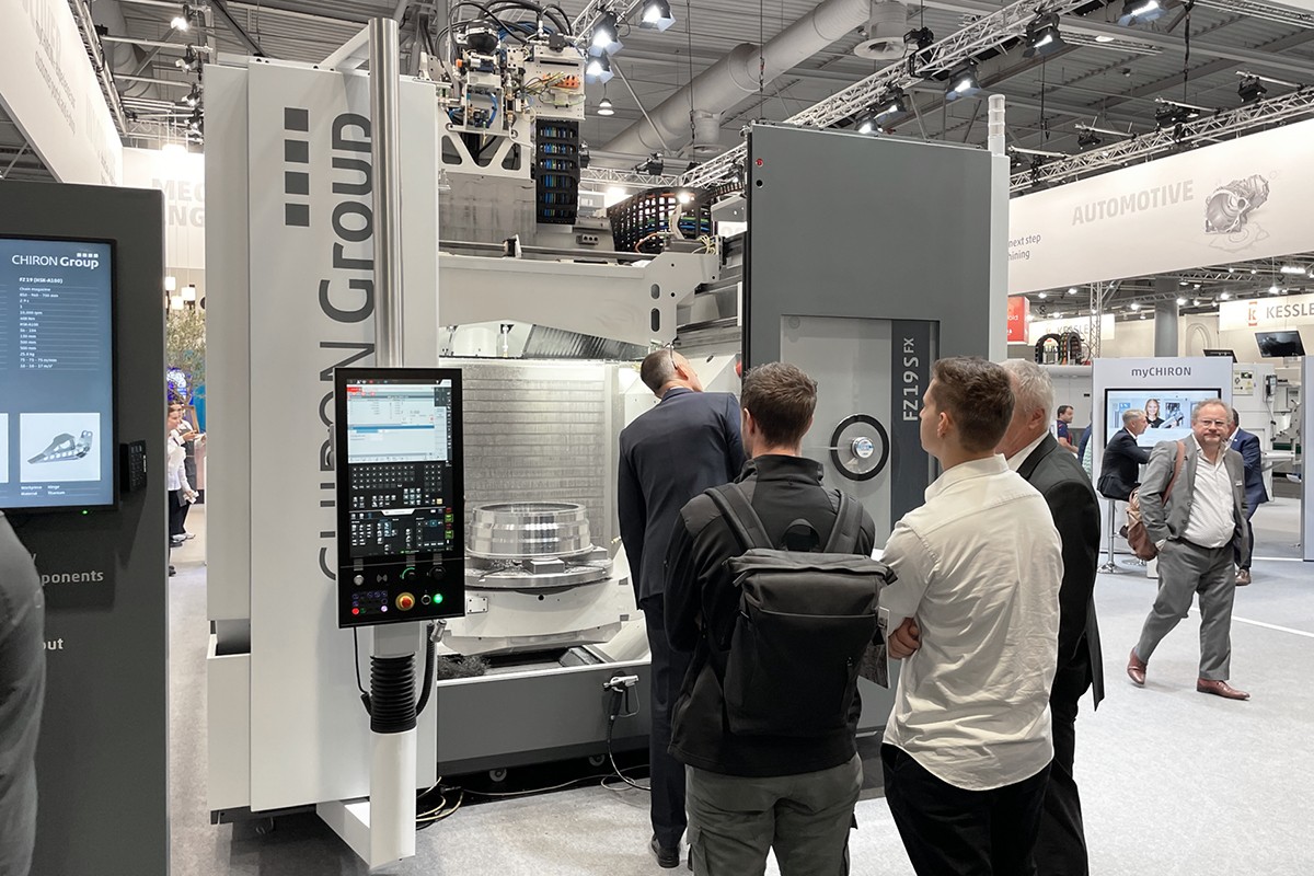 Aha experience: The FZ 19 S five axis with open work area and view of the turbine housing completely machined in a continuous process.