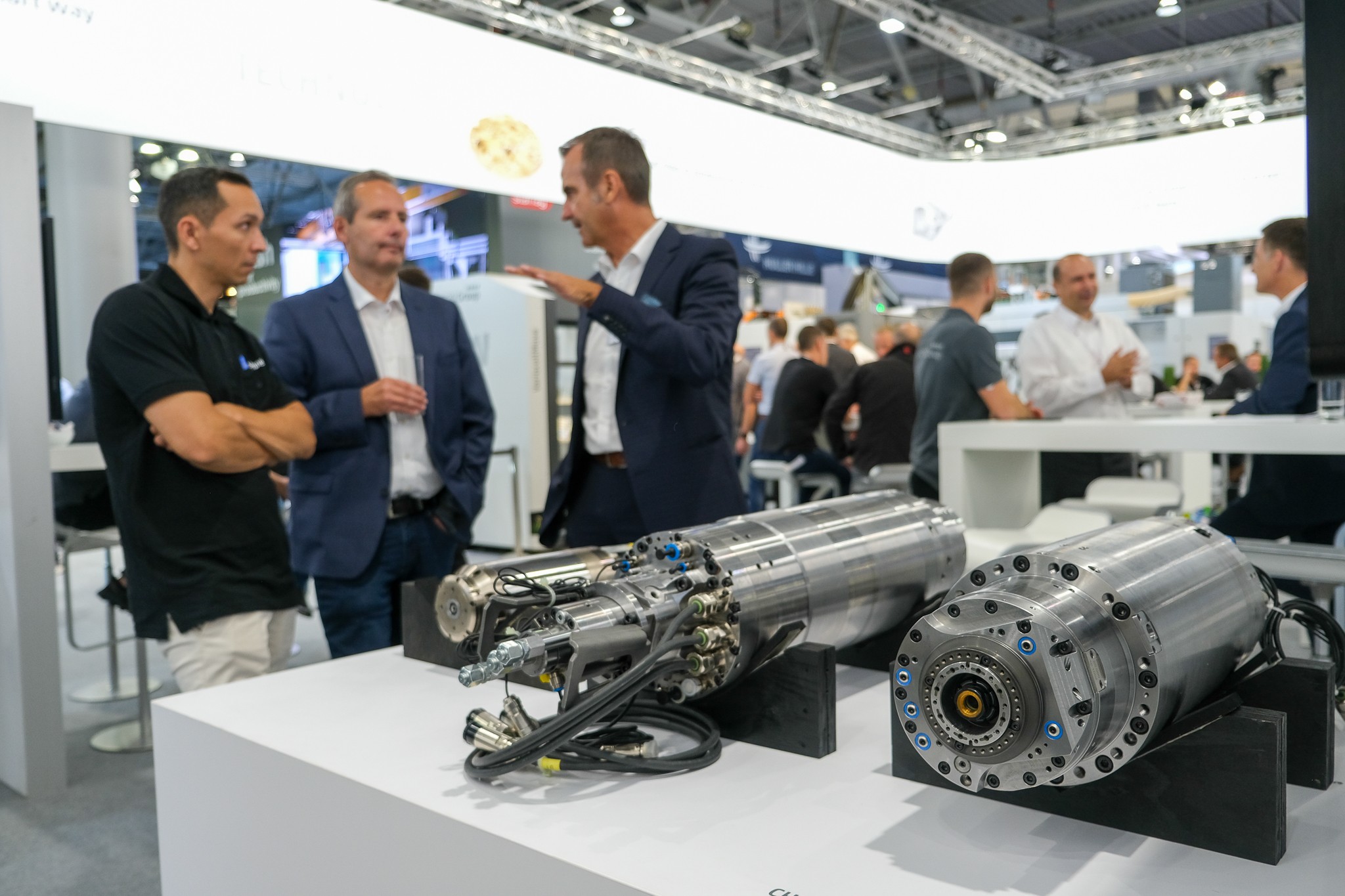 The CHIRON Group Service presented the new customer portal myCHIRON and a new service: Repair, refurbish and optimization of motor spindles. The CHIRON Group Service presented the new customer portal myCHIRON and a new service: Repair, refurbish and optimization of motor spindles.