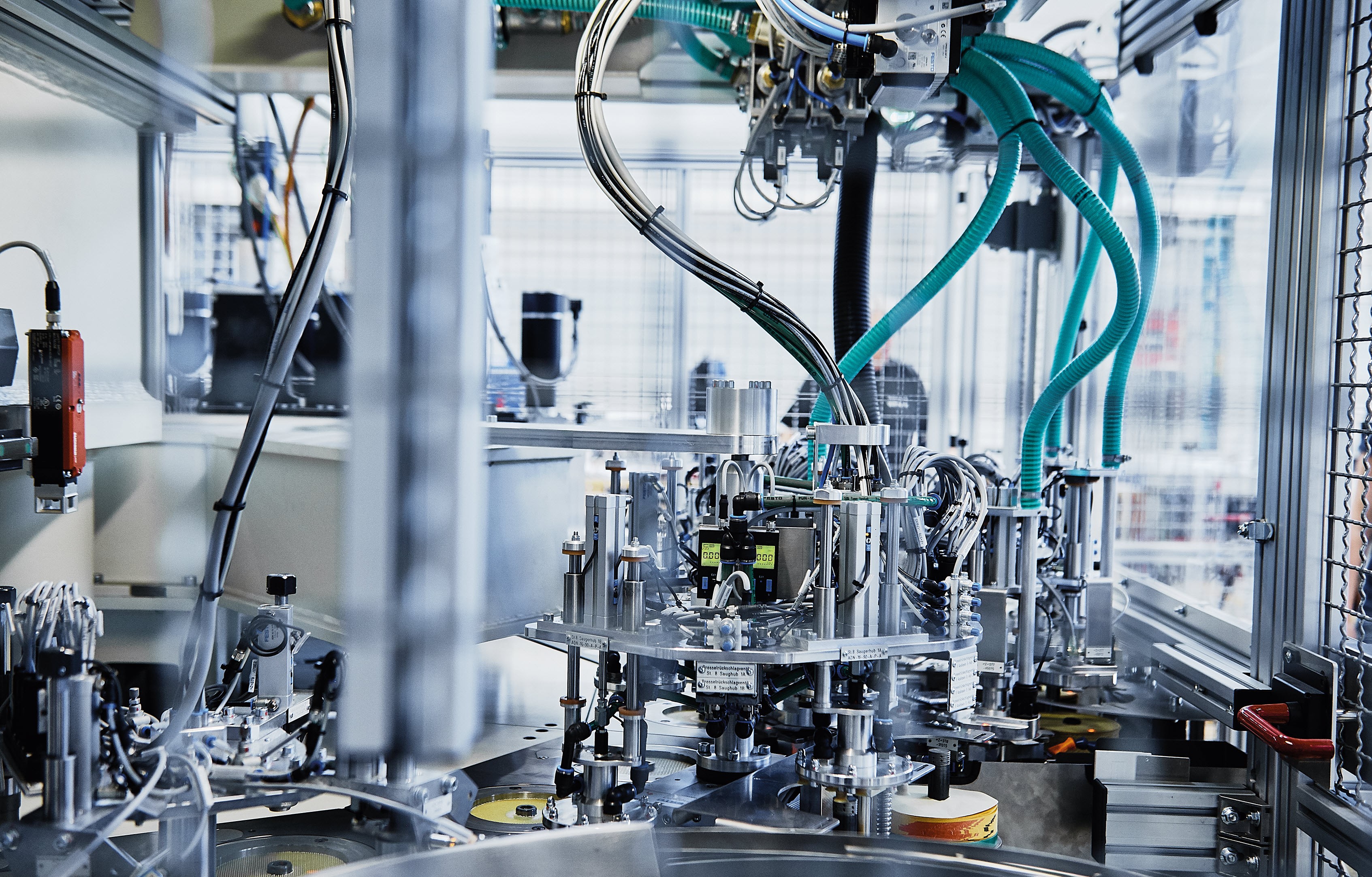 With the combined expertise of the CHIRON Group and GREIDENWEIS, process and system automation for a range of manufacturing technologies is now available from a single source.