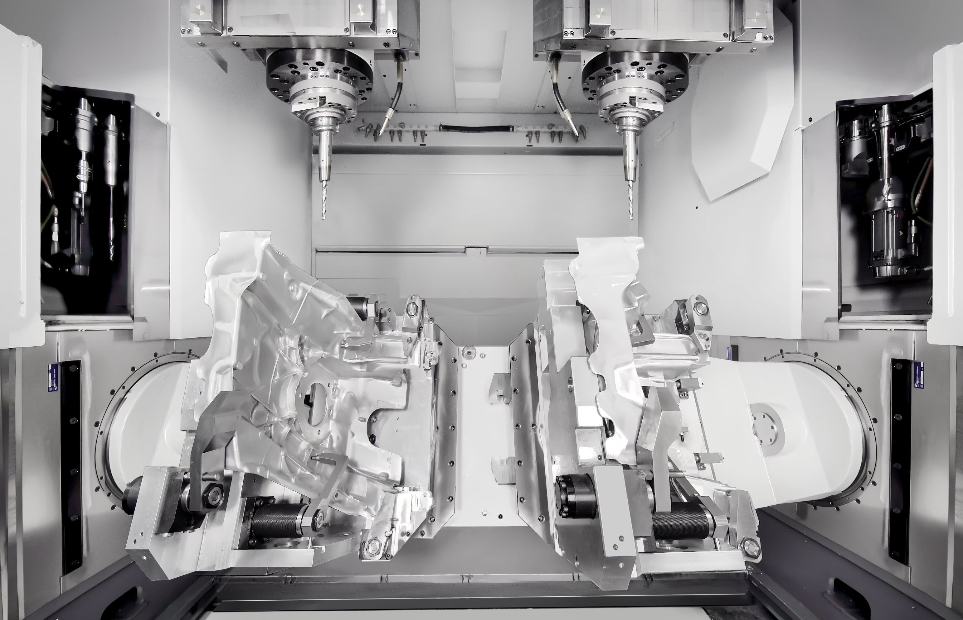 Double-spindle machining on a DZ 25 P – greatly increased productivity in series production of structural components.