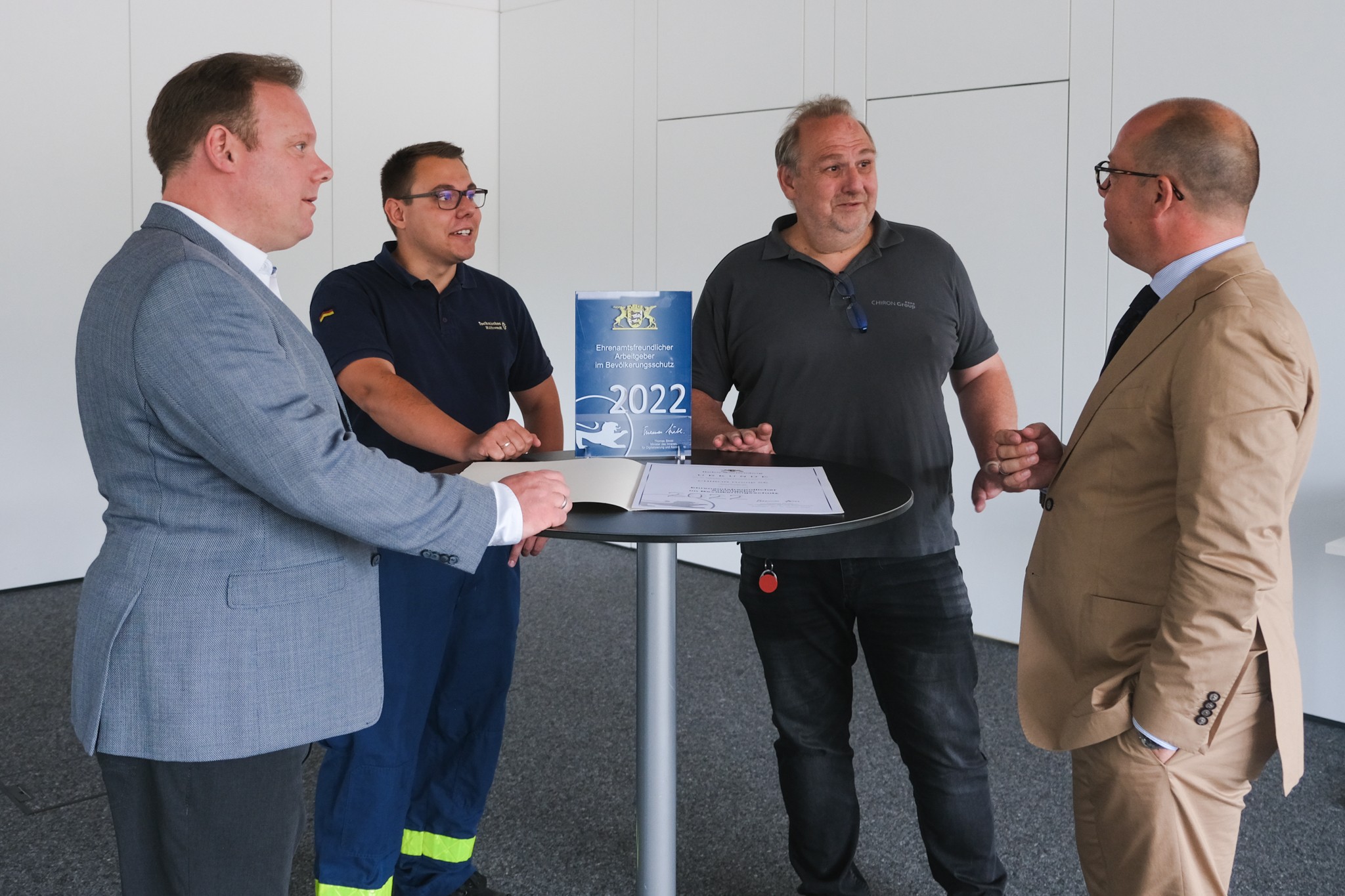 Bernd Kossmann und Tim Müller lieferten im Gespräch spannende Einblicke in ihre ehrenamtliche Tätigkeit und berichteten von ihrem Einsatz bei der Jahrhundertkatastrophe im Ahrtal.