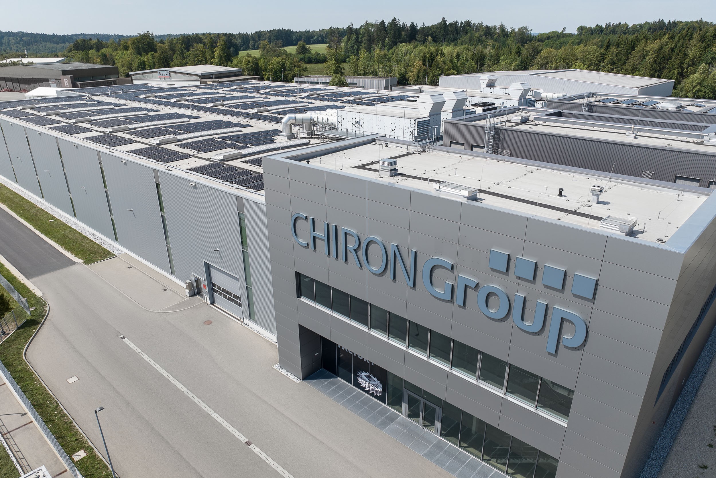 The photovoltaic system on the roof of the Precision Factory in Neuhausen has been in operation since the end of 2022, followed by others in Taicang, China, and at the sites in Croatia and Italy.