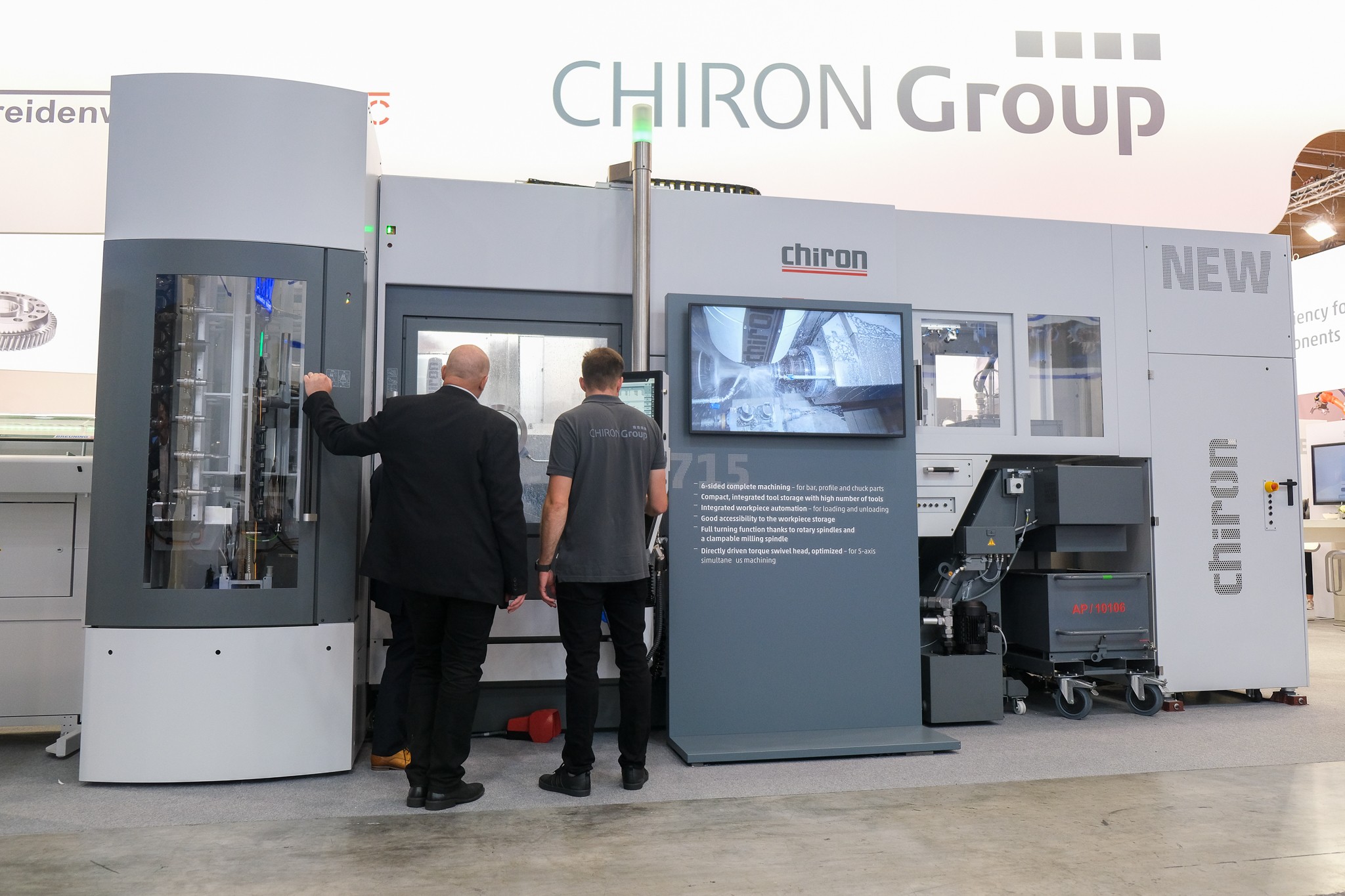 The 715 Series with integrated automation for dynamic and precise complete machining of workpieces up to a diameter of 300 mm and length of 1,000 mm.