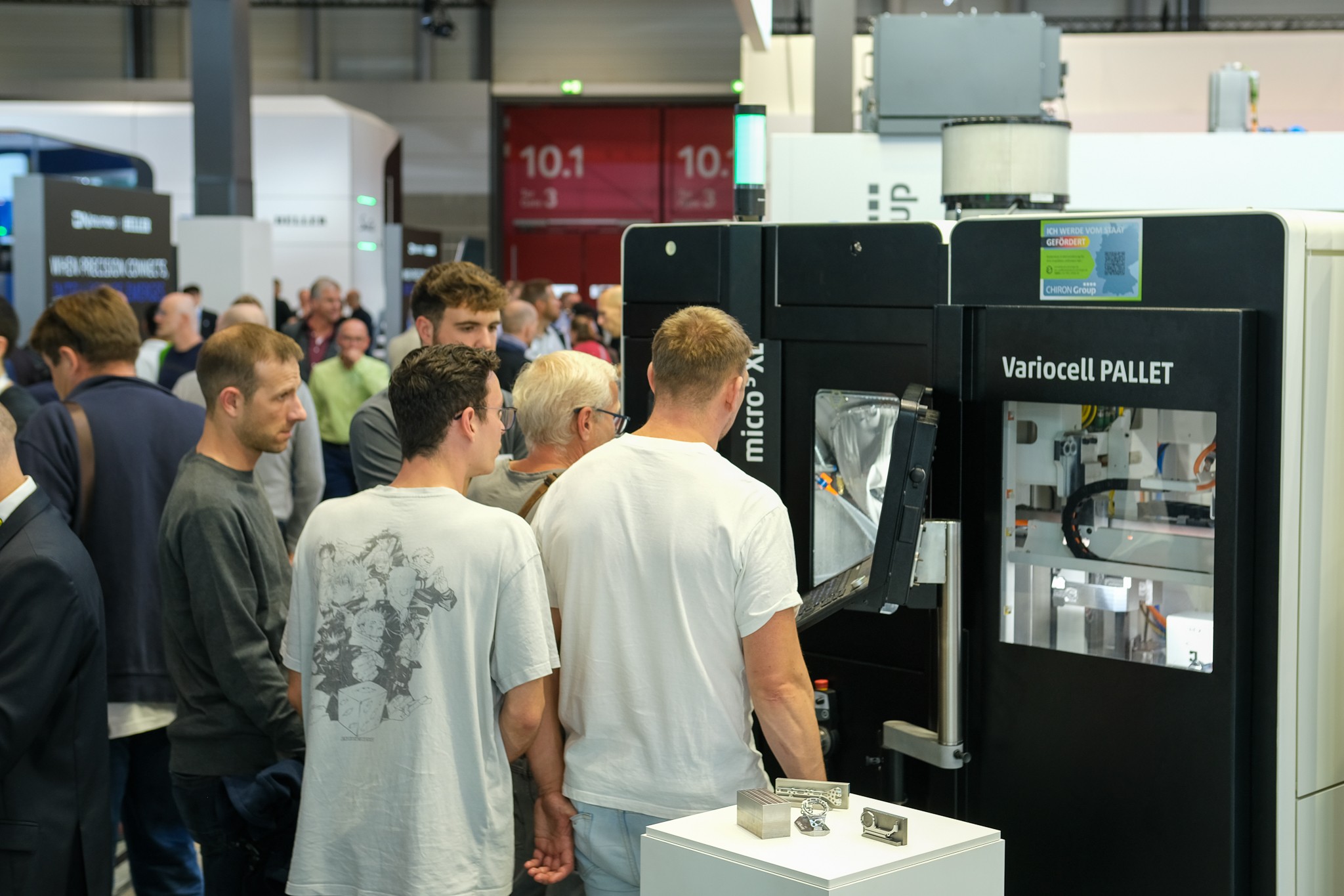 Im Fokus des Interesses: Das automatisierte Fertigen von Small Precision Parts mit der integrierten Kombination aus Micro5 XL und Variocell PALLET.