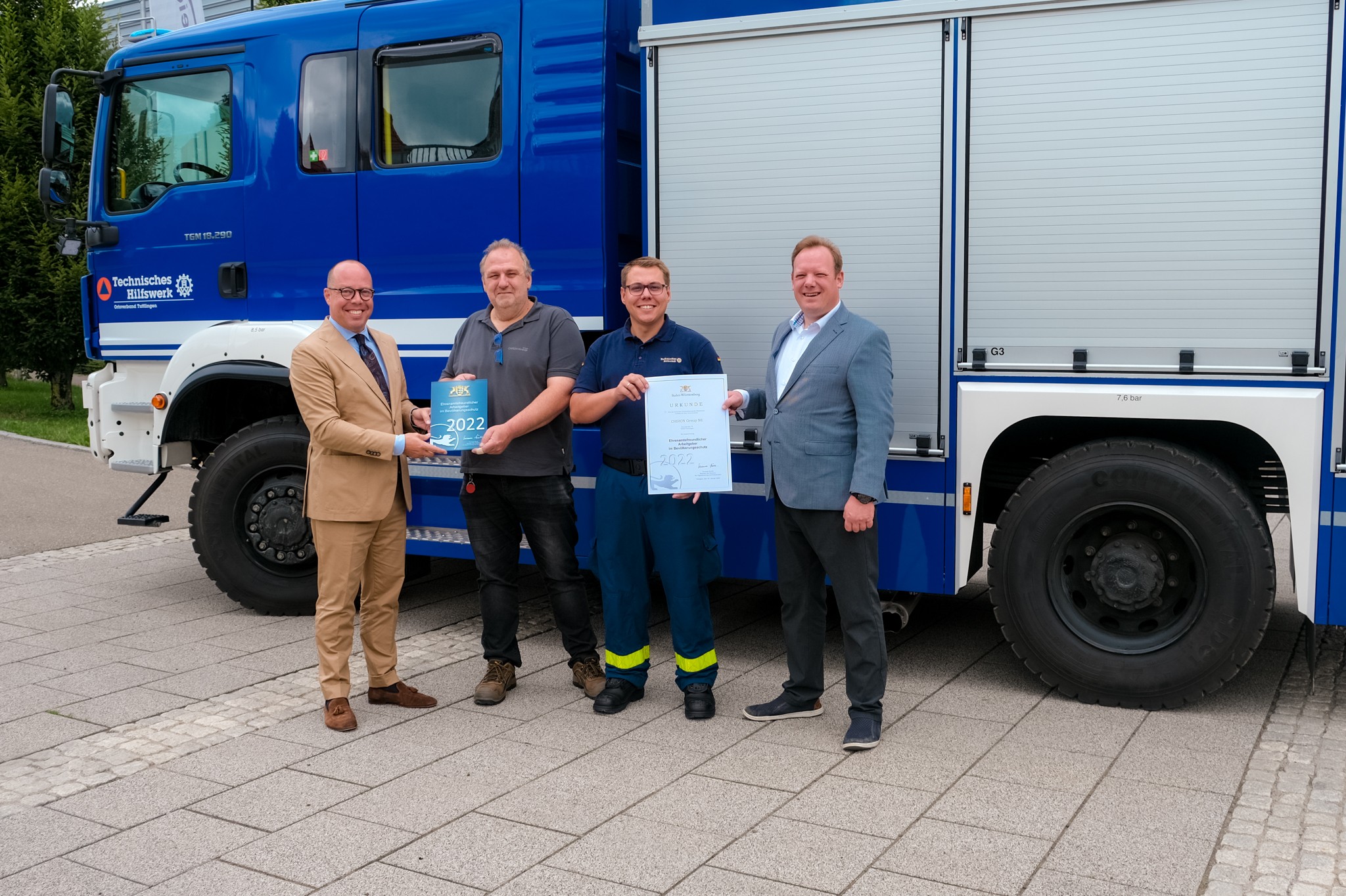 Stolz auf die Auszeichnung: CEO Carsten Liske, Truppenführer Tim Müller vom THW Villingen-Schwenningen, Programmierer und ehrenamtlicher Helfer Bernd Kossmann und Matthias Rapp, Vice President Global Marketing (von links).