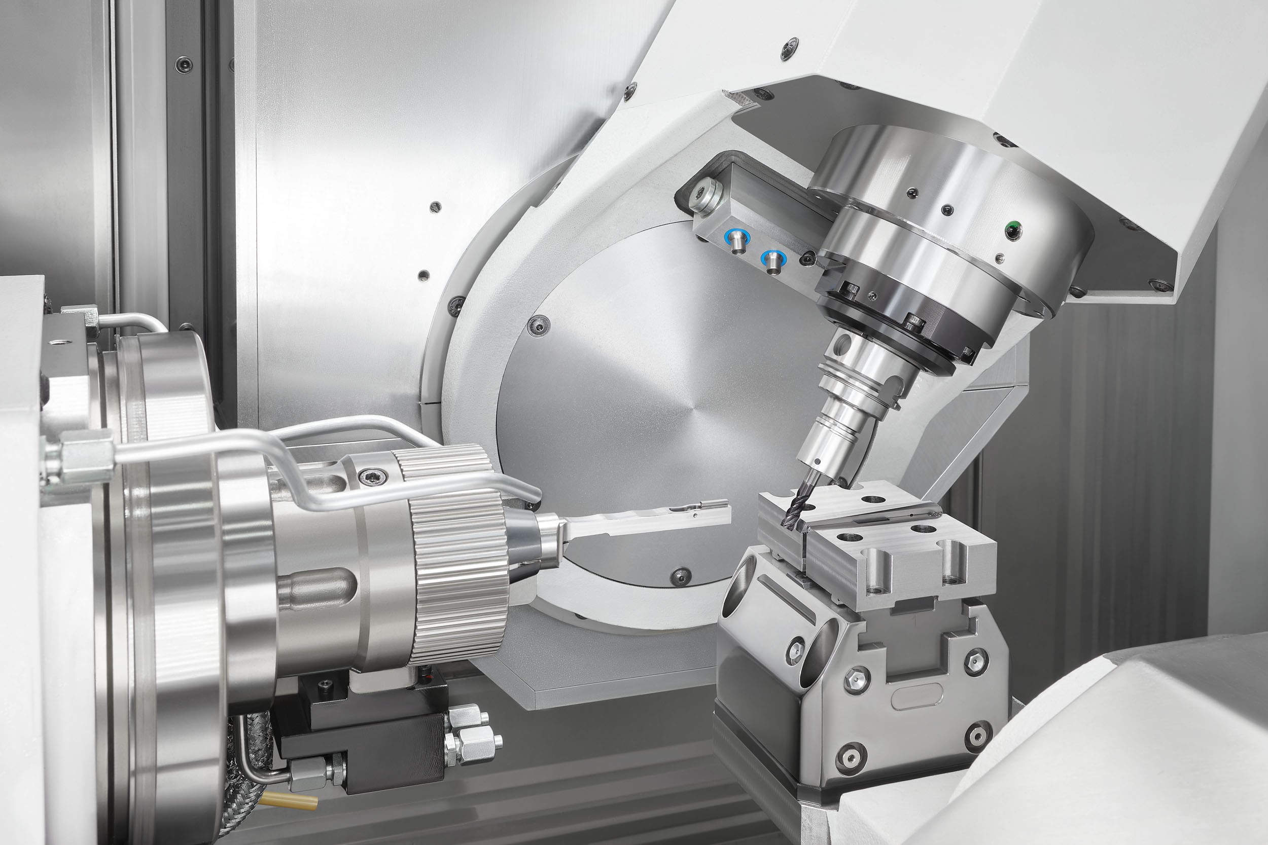 Schnelligkeit und μm-genaue Präzision beim 6-Seiten-Komplettbearbeiten ab dem ersten Teil einfach umsetzen mit der FZ 08 S mill turn precision+.