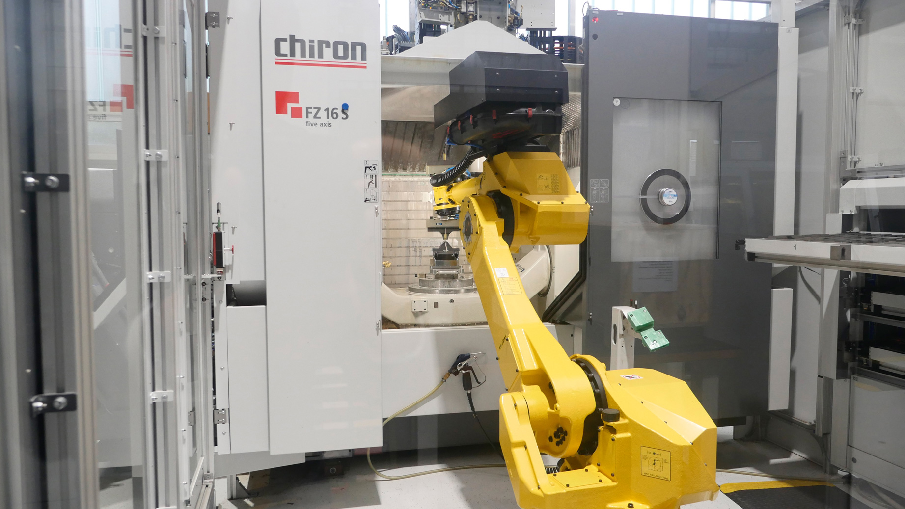 Bestseller piercing swords on the Chiron system - producing them com-pletely automatically in one clamping is Aleit's production philosophy, and in practice the Steffenbergers have quality, precision and unit costs fully un-der control.